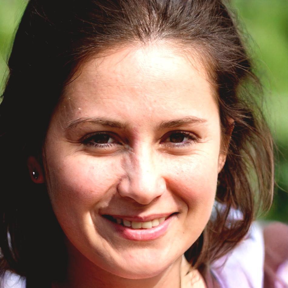Portrait de Célestine Moreau, experte en épargne créative